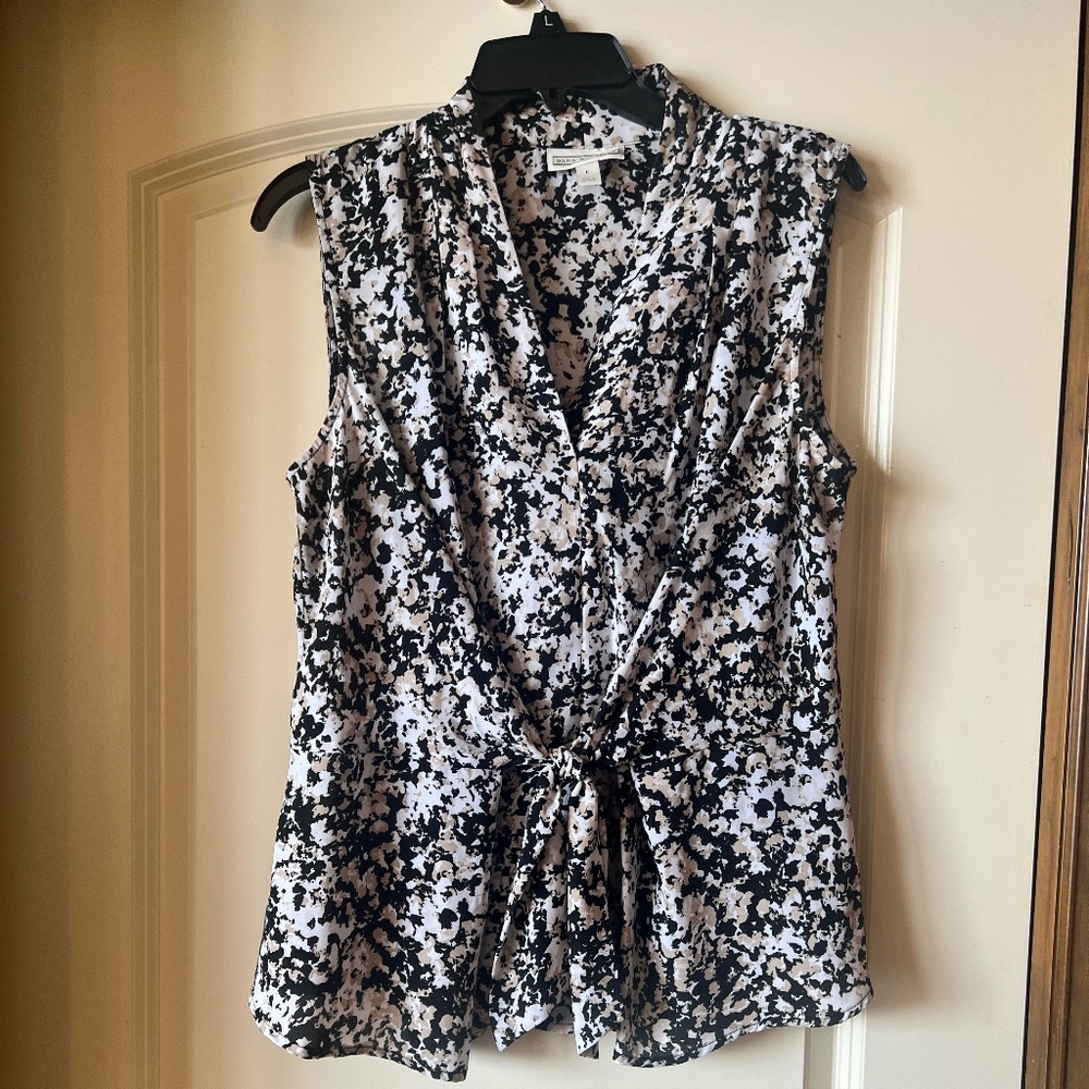 Dana Buchman sleeveless dress shirt